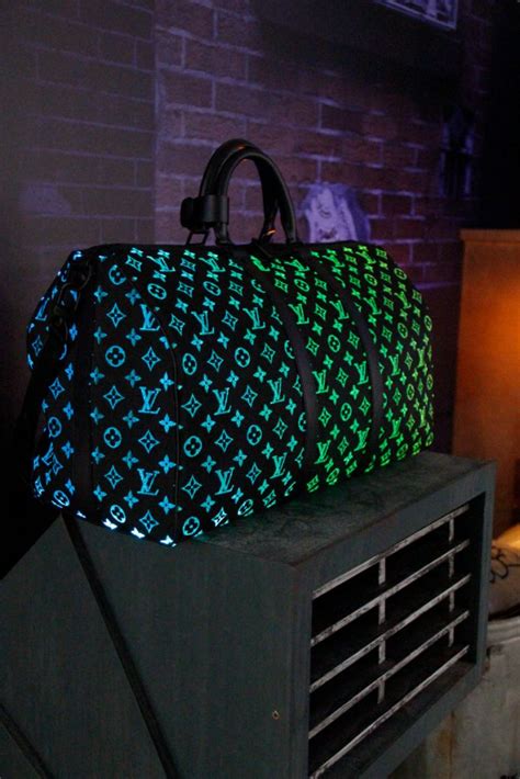 louis vuitton sotto i 180 euro|Louis Vuitton light up.